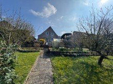 Garten (5) Freistehendes, renovierungsbed�rftiges Einfamilienhaus mit gro�z�gigem Grundst�ck im Dornr�schenschlaf