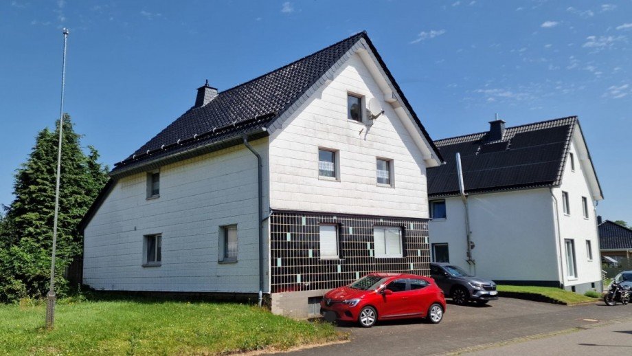 Vorderansicht Zweifamilienhaus Schleiden / Dreiborn