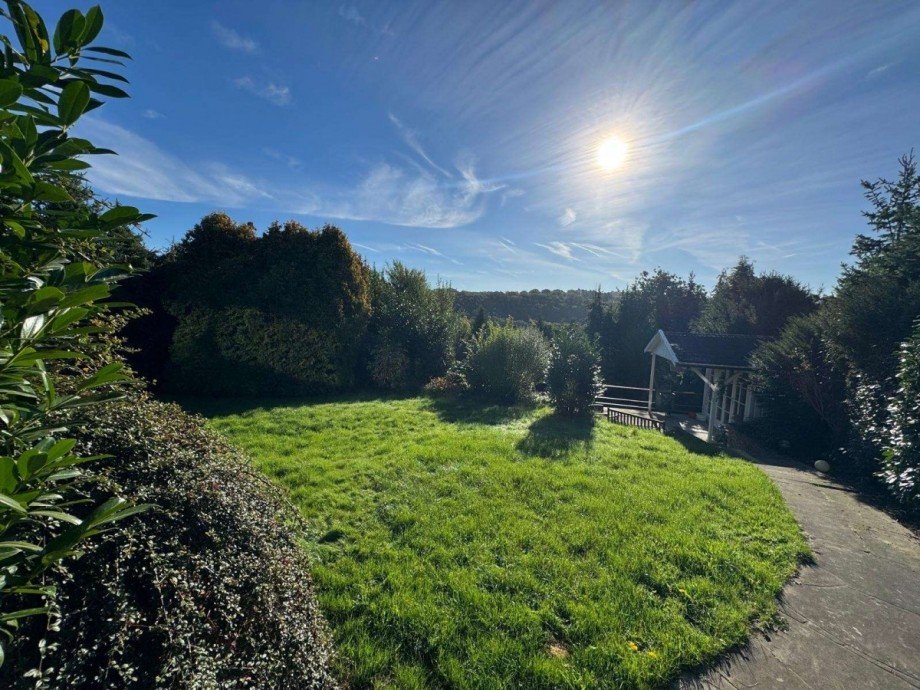 Garten mit Gartenh�uschen Zweifamilienhaus Langerwehe