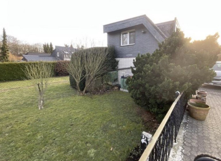 R�ckansicht Aachen-Eilendorf Zweifamilienhaus Stilvolles Wohnerlebnis: Gro�z�giges Haus mit Einliegerwohnung in Eilendorf