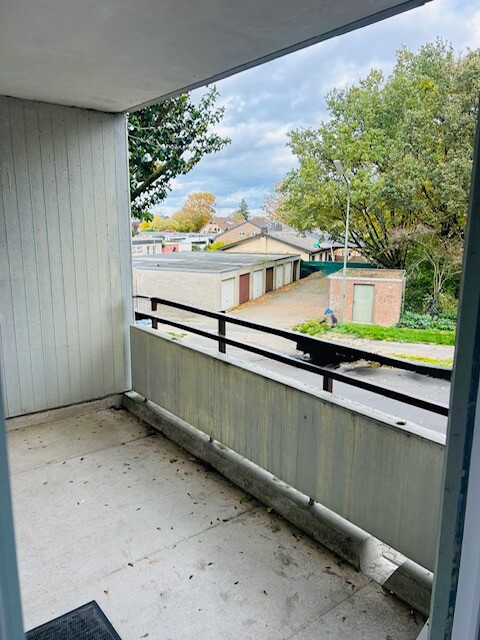 Balkon Etagenwohnung Neuss / Holzheim