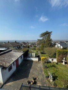 Ausblick Garten Freistehendes, renovierungsbed�rftiges Einfamilienhaus mit gro�z�gigem Grundst�ck im Dornr�schenschlaf