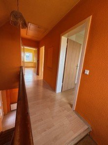 1.OG Freistehendes, renovierungsbed�rftiges Einfamilienhaus mit gro�z�gigem Grundst�ck im Dornr�schenschlaf