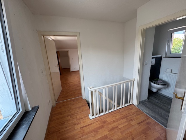 NH - Flur (2) Zweifamilienhaus D�ren
