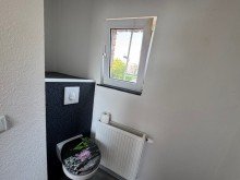 NH - G�ste WC Zwei H�user auf einem Grundst�ck mit Hof und gro�em Garten - mit Ausbau- & Entwicklungspotenzial