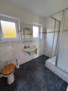 EG-Duschbad Freistehendes, renovierungsbed�rftiges Einfamilienhaus mit gro�z�gigem Grundst�ck im Dornr�schenschlaf