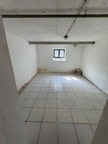 Keller Freistehendes, renovierungsbed�rftiges Einfamilienhaus mit gro�z�gigem Grundst�ck im Dornr�schenschlaf