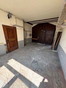 Eingang Hofanlage Zwei H�user auf einem Grundst�ck mit Hof und gro�em Garten - mit Ausbau- & Entwicklungspotenzial