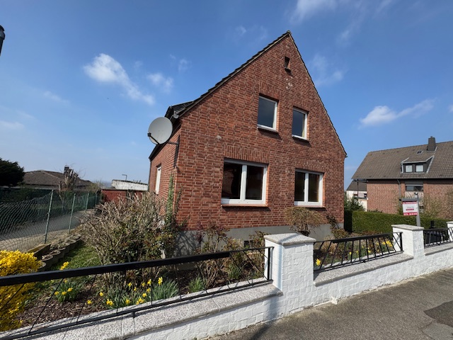 IMG_7240 Stolberg (Rheinland) Einfamilienhaus Freistehendes, renovierungsbed�rftiges Einfamilienhaus mit gro�z�gigem Grundst�ck im Dornr�schenschlaf