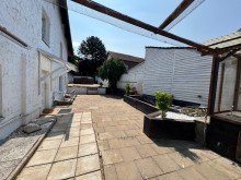 Hofansicht (3) Zwei H�user auf einem Grundst�ck mit Hof und gro�em Garten - mit Ausbau- & Entwicklungspotenzial