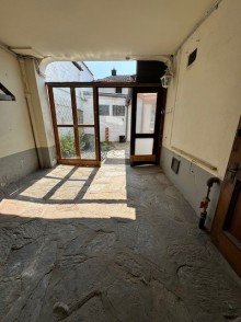 Eingang Hofanlage (2) Zwei H�user auf einem Grundst�ck mit Hof und gro�em Garten - mit Ausbau- & Entwicklungspotenzial