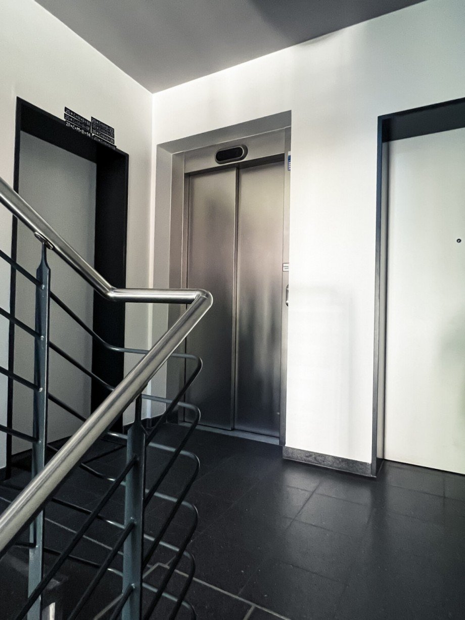 Aufzug - Treppengaus Etagenwohnung Aachen / Laurensberg