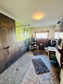 EG Badezimmer Gro�z�giges Architekten Zweifamilienhaus mit spektakul�rer, unverbaubarer Fernsicht