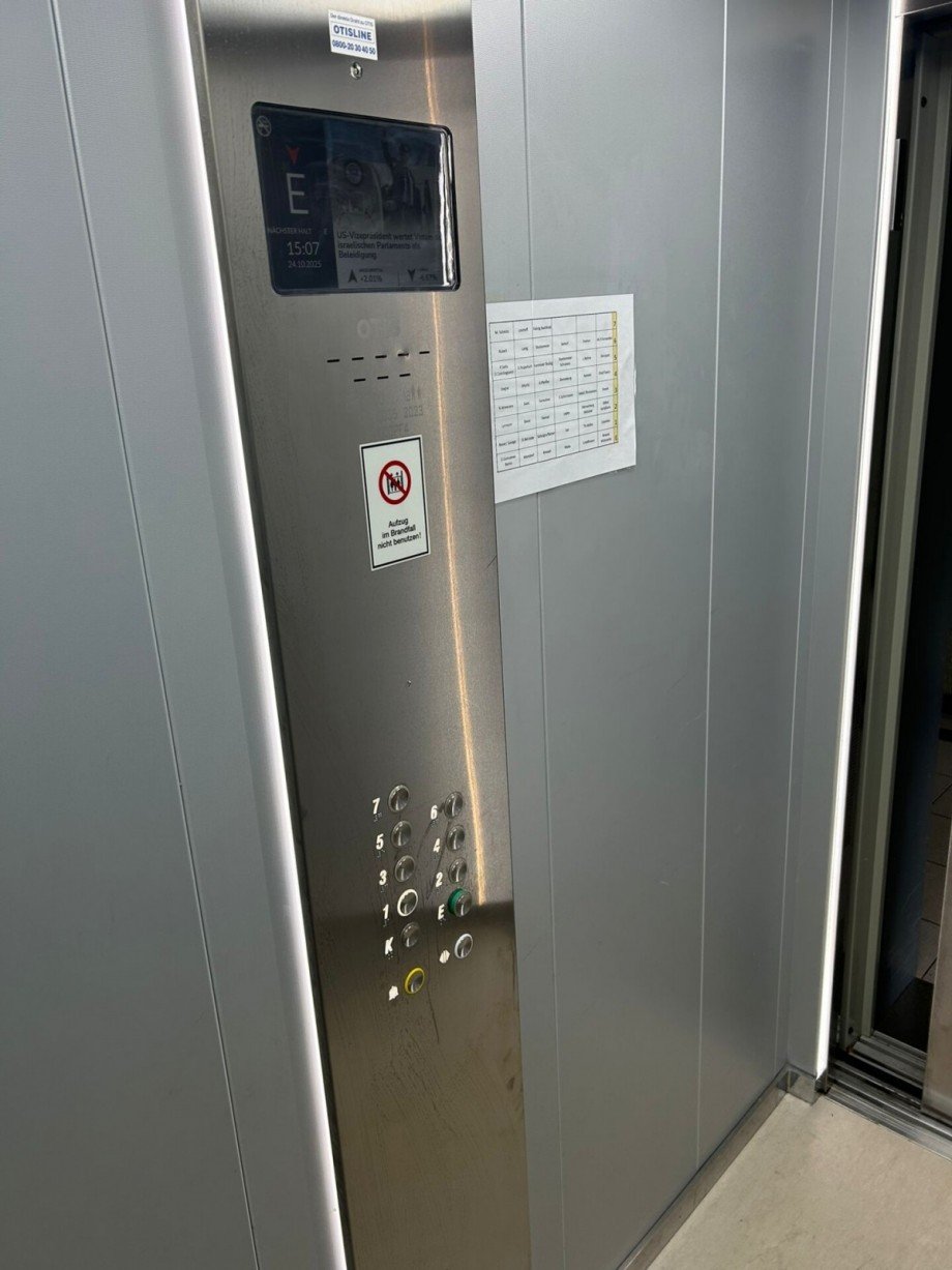 Aufzug (3) Etagenwohnung Neuss / Holzheim