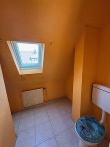 1.OG-WC Freistehendes, renovierungsbed�rftiges Einfamilienhaus mit gro�z�gigem Grundst�ck im Dornr�schenschlaf