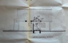 �berdachter Eing Schnitt Fluthaus - Holz-Einfamilienhaus mit Doppelgarage im Dornr�schenschlaf
Solide Basis f�r Macher und Handwerker
