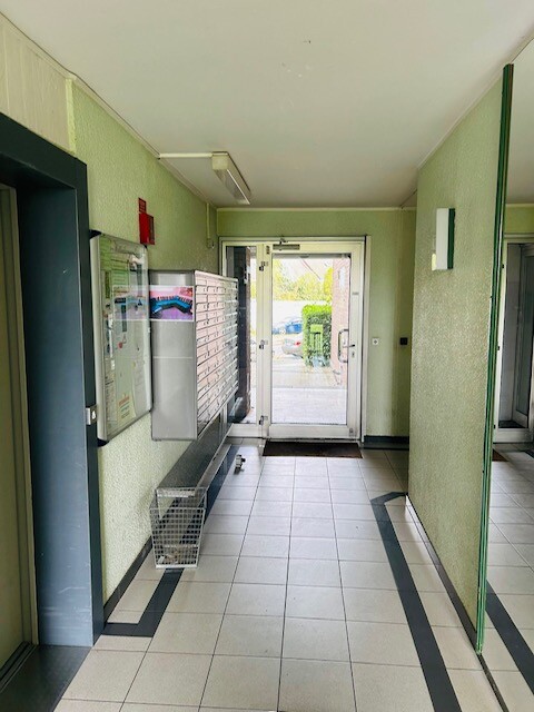 Haupteingang Flur Etagenwohnung Neuss / Holzheim