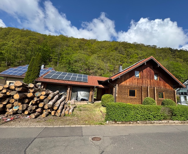 IMG_8392 Schleiden Einfamilienhaus Fluthaus - Holz-Einfamilienhaus mit Doppelgarage im Dornr�schenschlafSolide Basis f�r Macher und Handwerker
