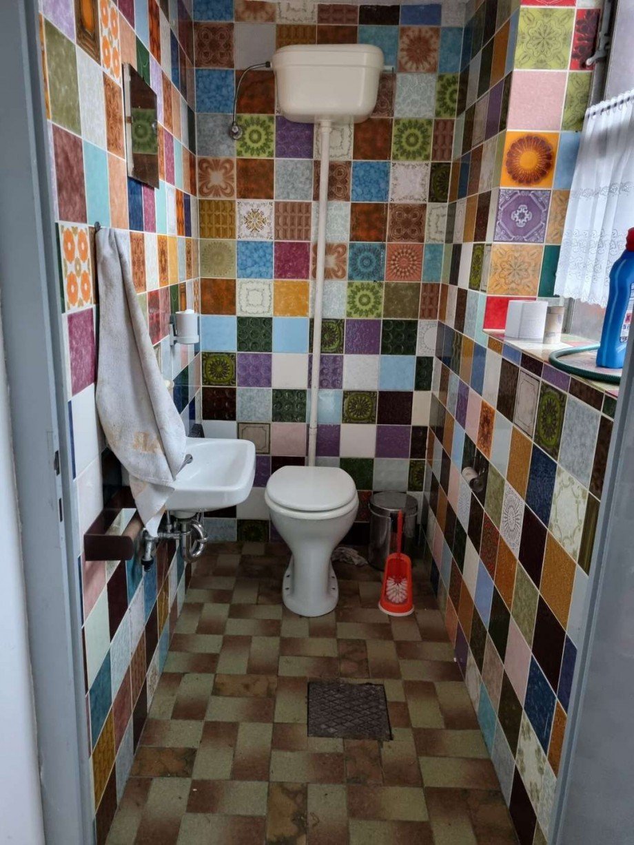 Toilette Nebengeb�ude Mehrfamilienhaus Monschau / Konzen
