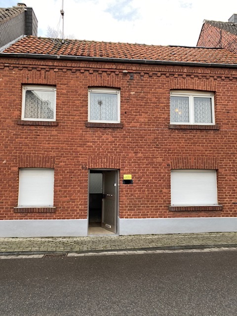 Front Ansicht Geilenkirchen Einfamilienhaus RESERVIERT***Modernisierungsbed�rftiges Einfamilienhaus mit Ausbaupotenzial***