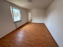 NH - Elternschlafzimmer (2) Zwei H�user auf einem Grundst�ck mit Hof und gro�em Garten - mit Ausbau- & Entwicklungspotenzial