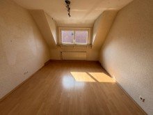 1.OG-Schlafzimmer 2 Freistehendes, renovierungsbed�rftiges Einfamilienhaus mit gro�z�gigem Grundst�ck im Dornr�schenschlaf