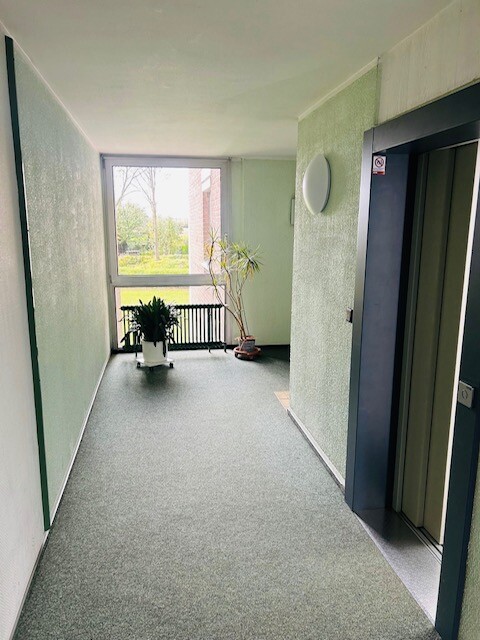 Etage Flur Aufzug Etagenwohnung Neuss / Holzheim