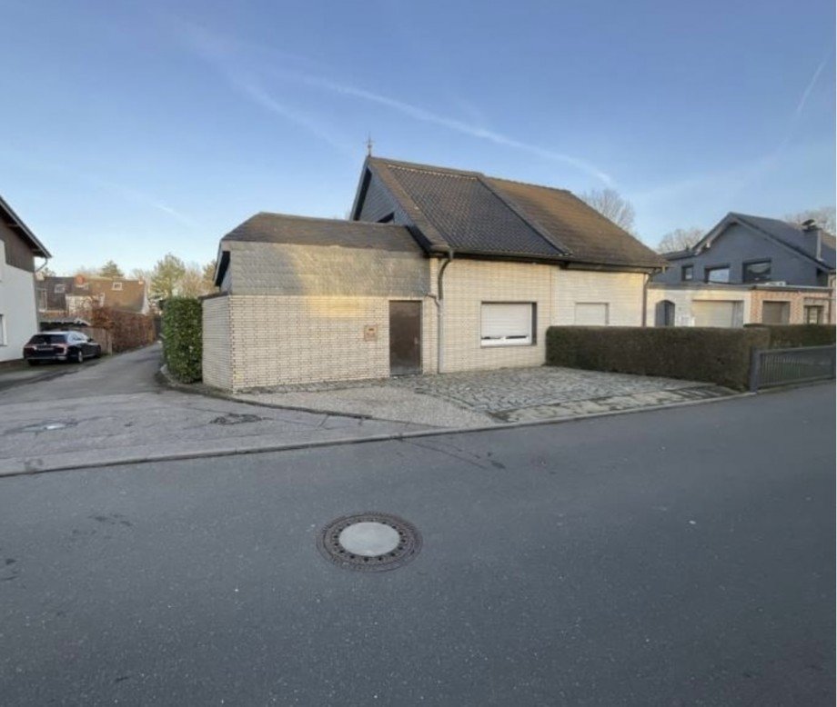 Vorderansicht Zweifamilienhaus Aachen-Eilendorf